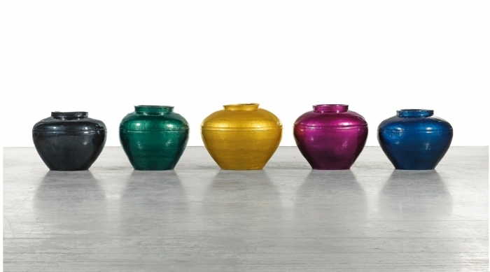 Chinese Artist Ai Weiwei Sprays Automotive Coating on 5 Vases of Han Dynasty and Won 191 Thousand Pounds at Auction