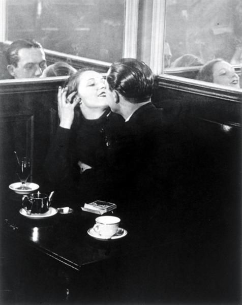 Brassai's Contemporary Photography - Couple d amoureux place d italie 1932