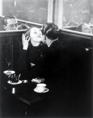 Contemporary Photography - Couple d amoureux place d italie 1932