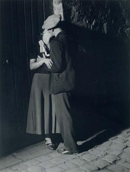 Brassai's Contemporary Photography - Lovers in the latin quarter 1932