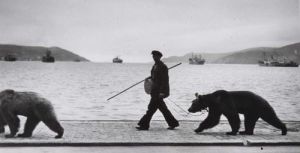 Contemporary Photography - Montreur d ours au long du bosphore 1953