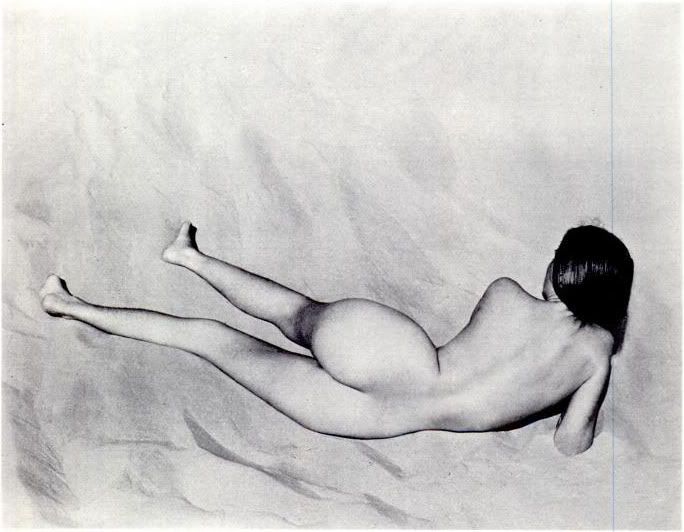 Edward Weston's Contemporary Photography - Nude on sand oceano 1935