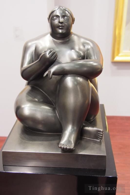 Fernando Botero's Contemporary Sculpture - Sitting woman