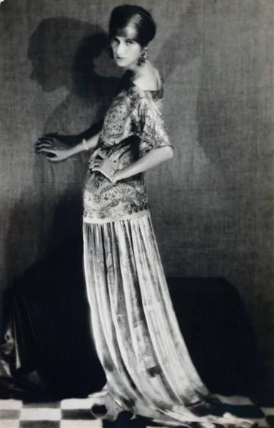 Man Ray's Contemporary Photography - Peggy guggenheim 1924