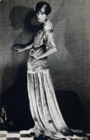 Contemporary Photography - Peggy guggenheim 1924