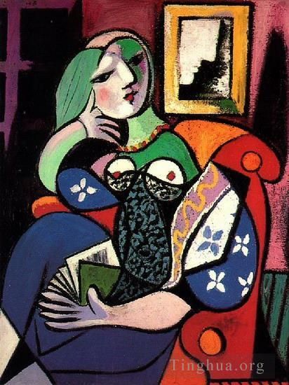 Pablo Picasso's Contemporary Oil Painting - Femme tenant un livre Marie Therese Walter 1932