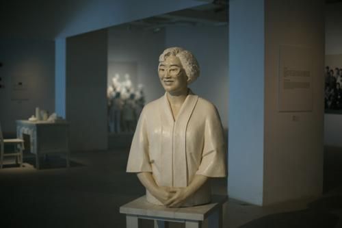 Chen Yanying's Contemporary Sculpture - An Old Mother