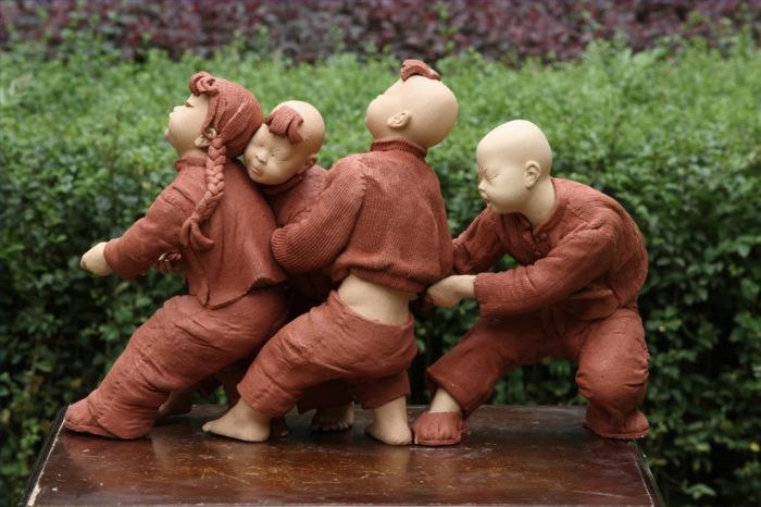 Xiao Xiaoqiu's Contemporary Sculpture - Push and Pull